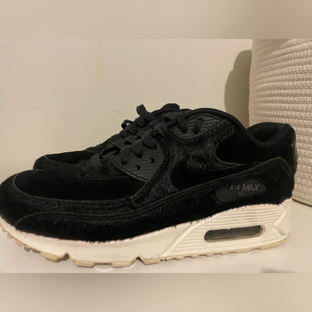 Nike Air Max 90 LX Black Pony
Hair (Women’s US 8, EUR 39)